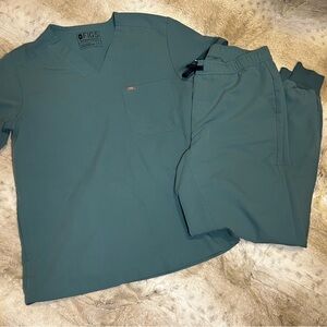 FIGS | Men’s Scrub Set in Limited Edition Color